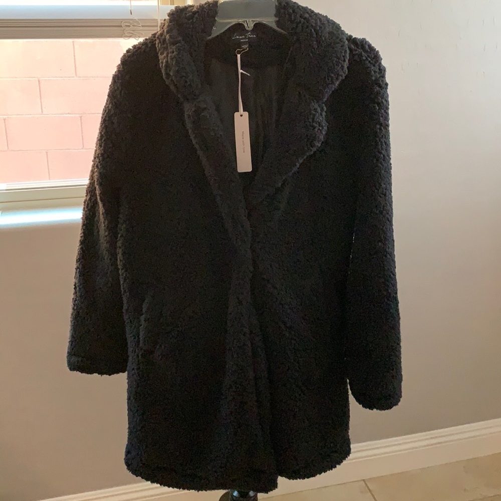 Love Tree faux fur coat size medium NWT Black